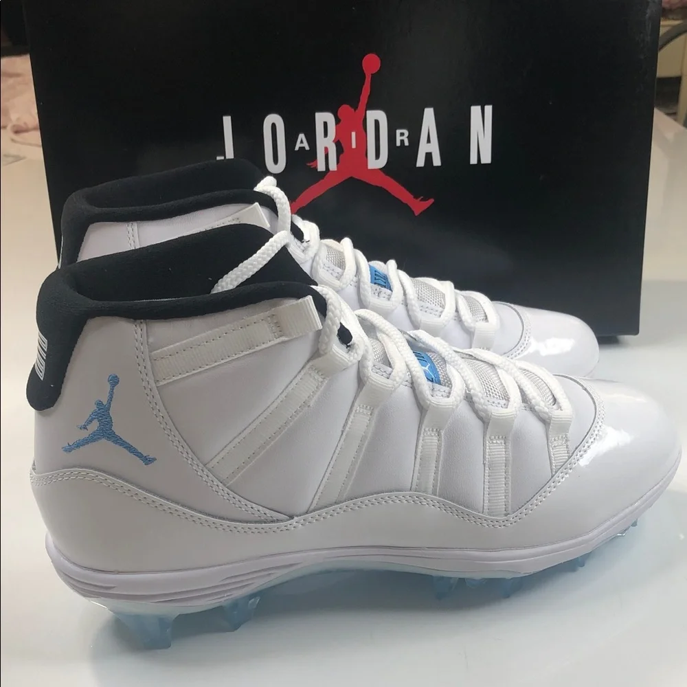 NWB Nike Air Jordan 11 Mid TD Men's Size 9.5 Football Cleats White Legend Blue